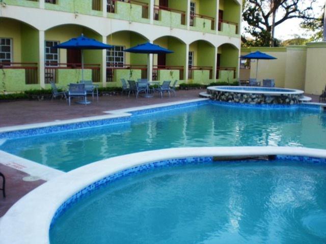 Hotel Novus Caoba Esperanza Exterior photo